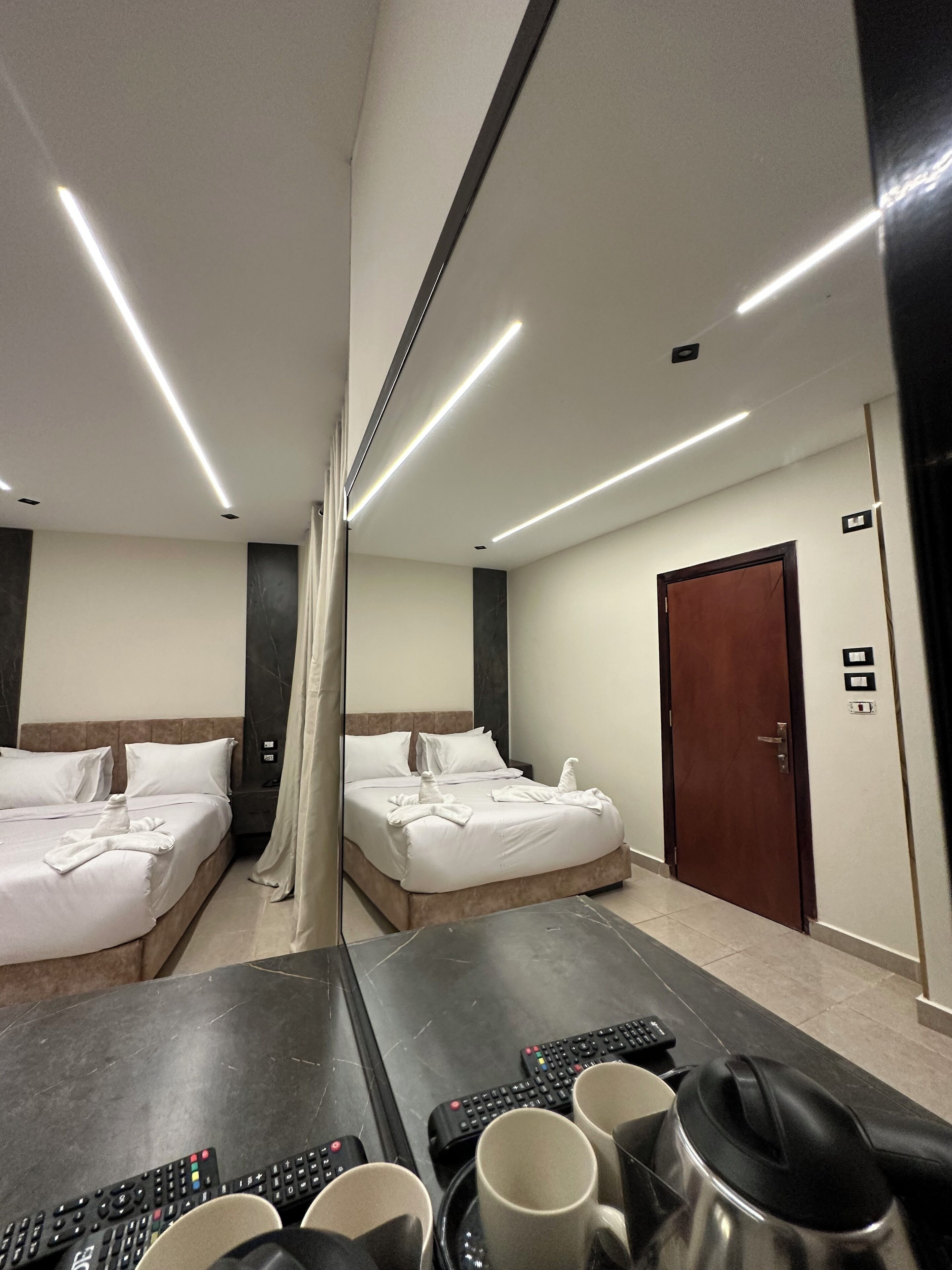 Taj Pyramids View Inn