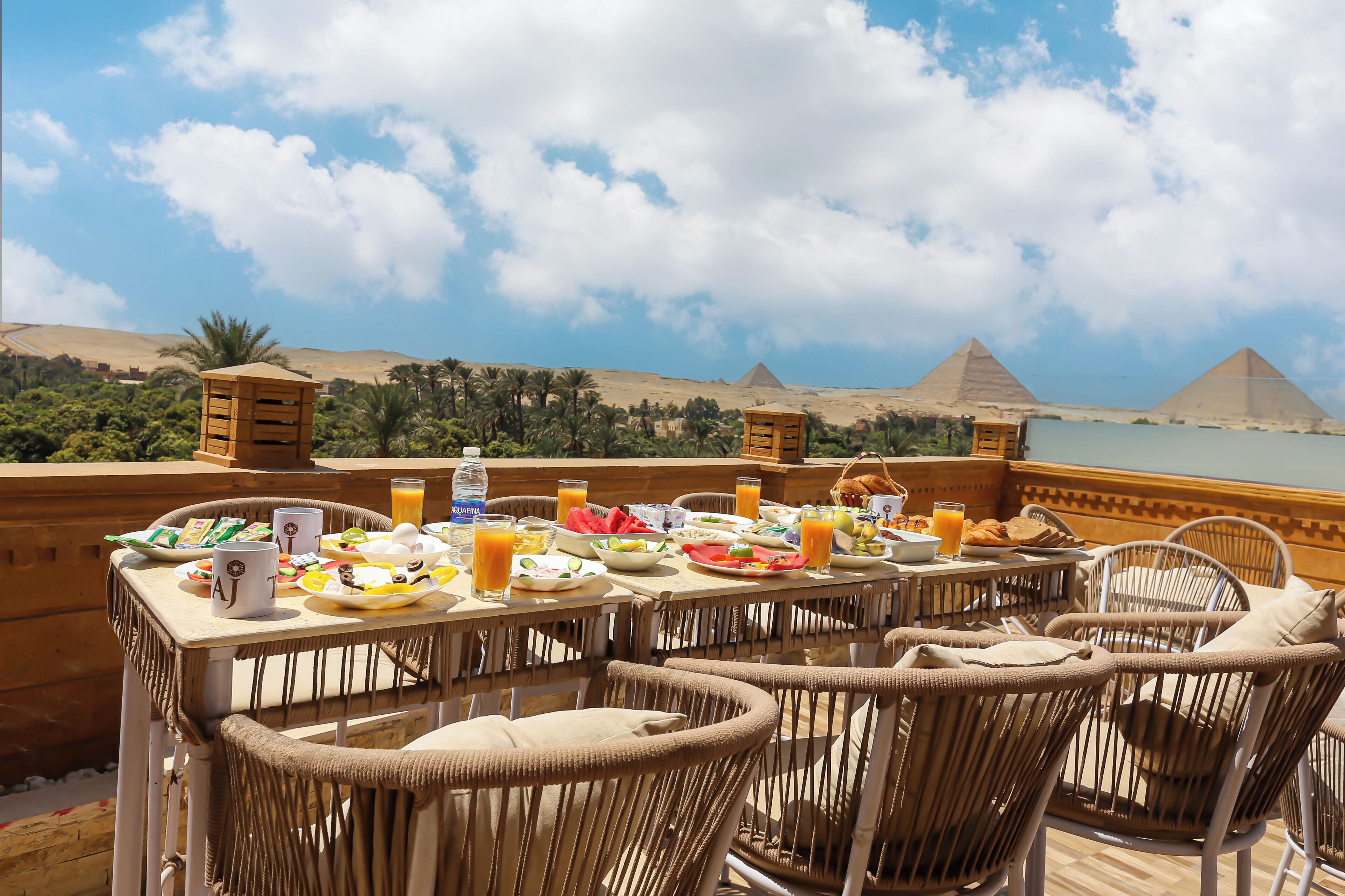 Taj Pyramids View Inn