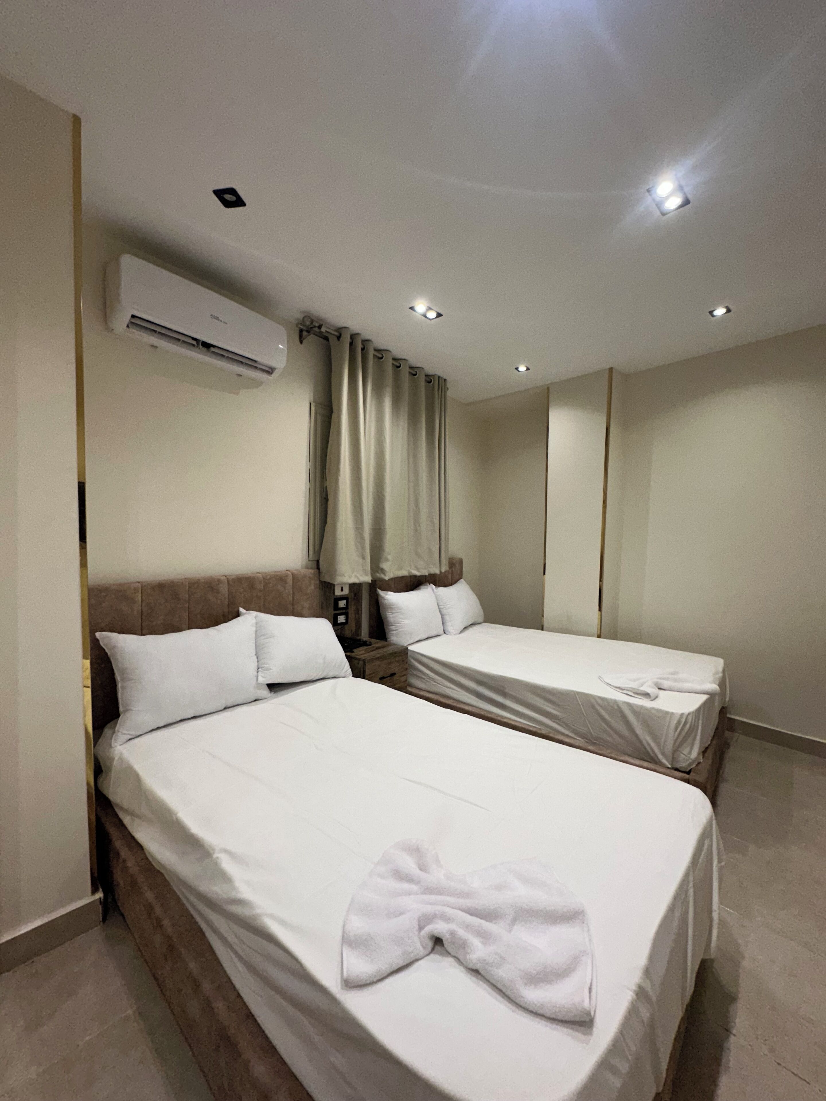 Taj Pyramids View Inn