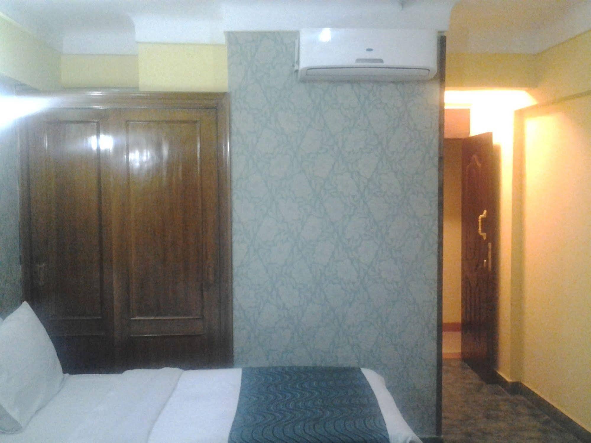 Royal Crown Alexandria Hotel