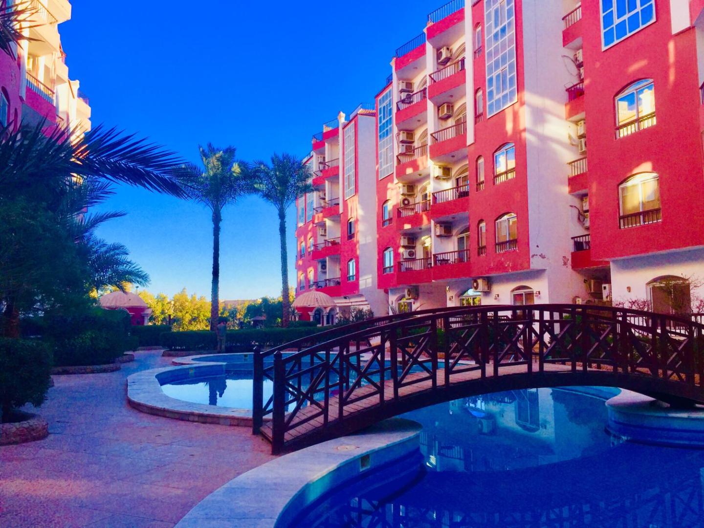 Desert Pearl Apartments