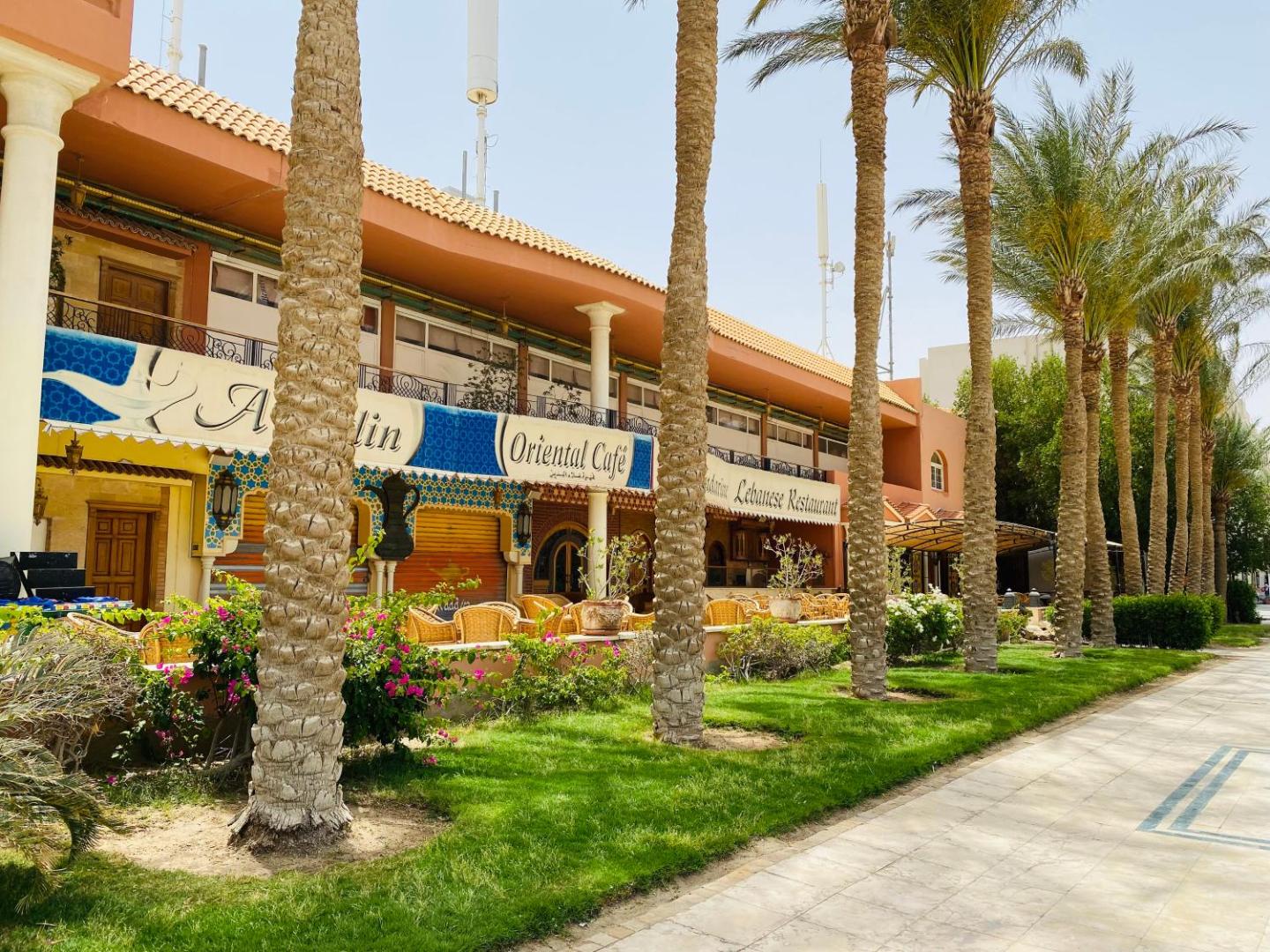 Desert Pearl Apartments