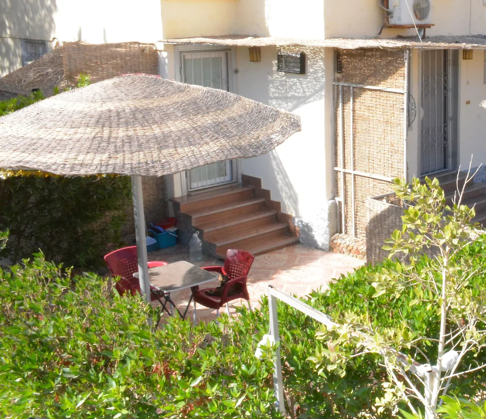 Green Garden Apartment
