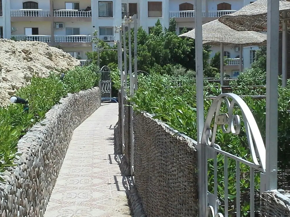 Green Garden Apartment