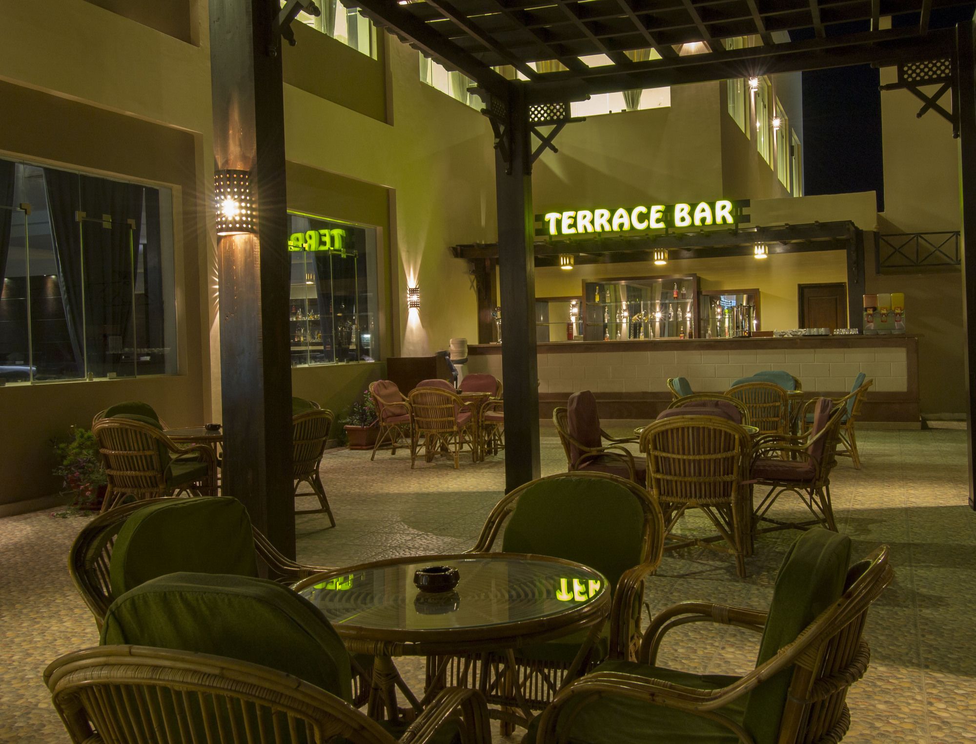 El Karma Aqua Beach Resort