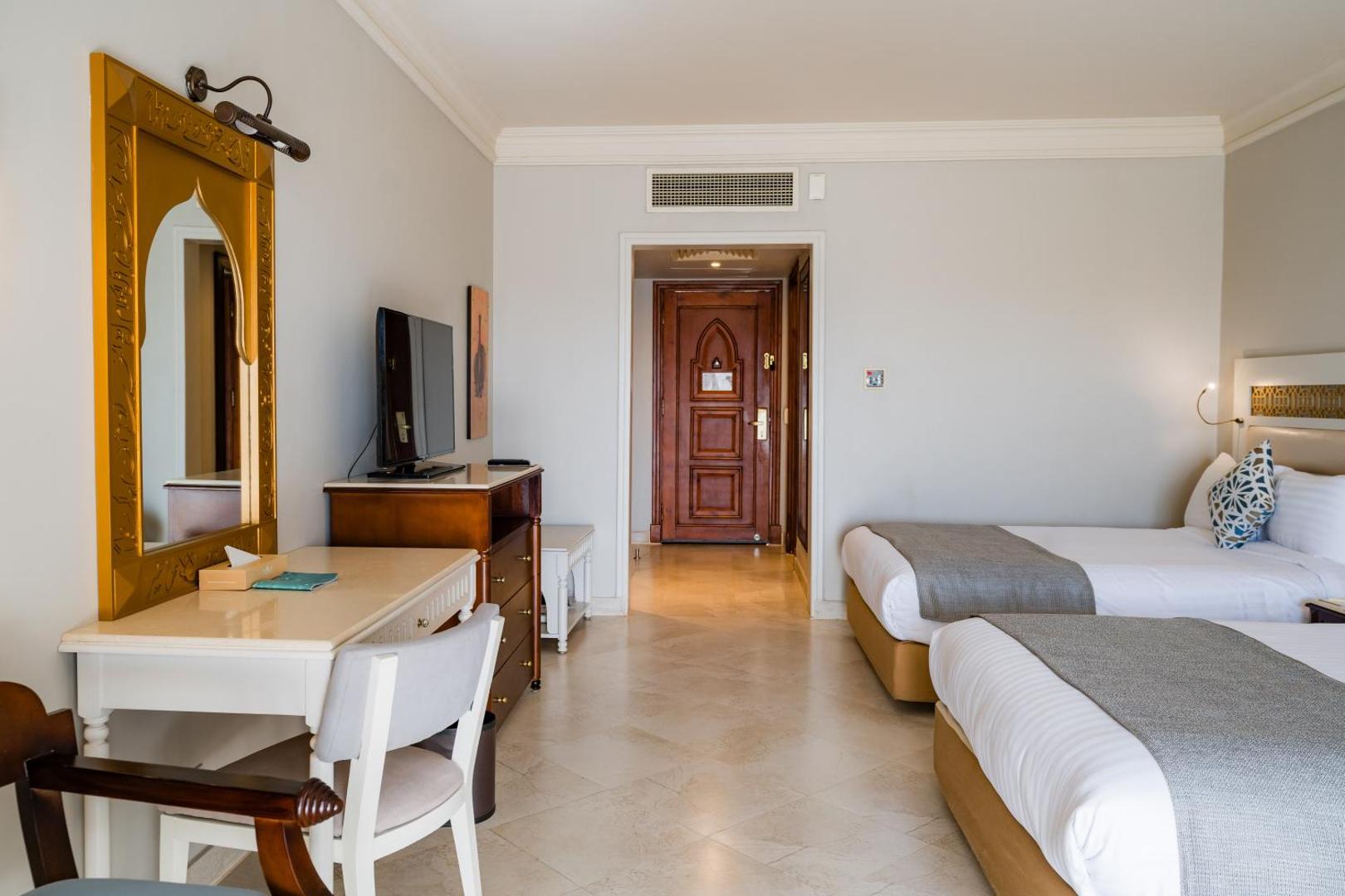 SUNRISE Arabian Beach Resort - Grand Select