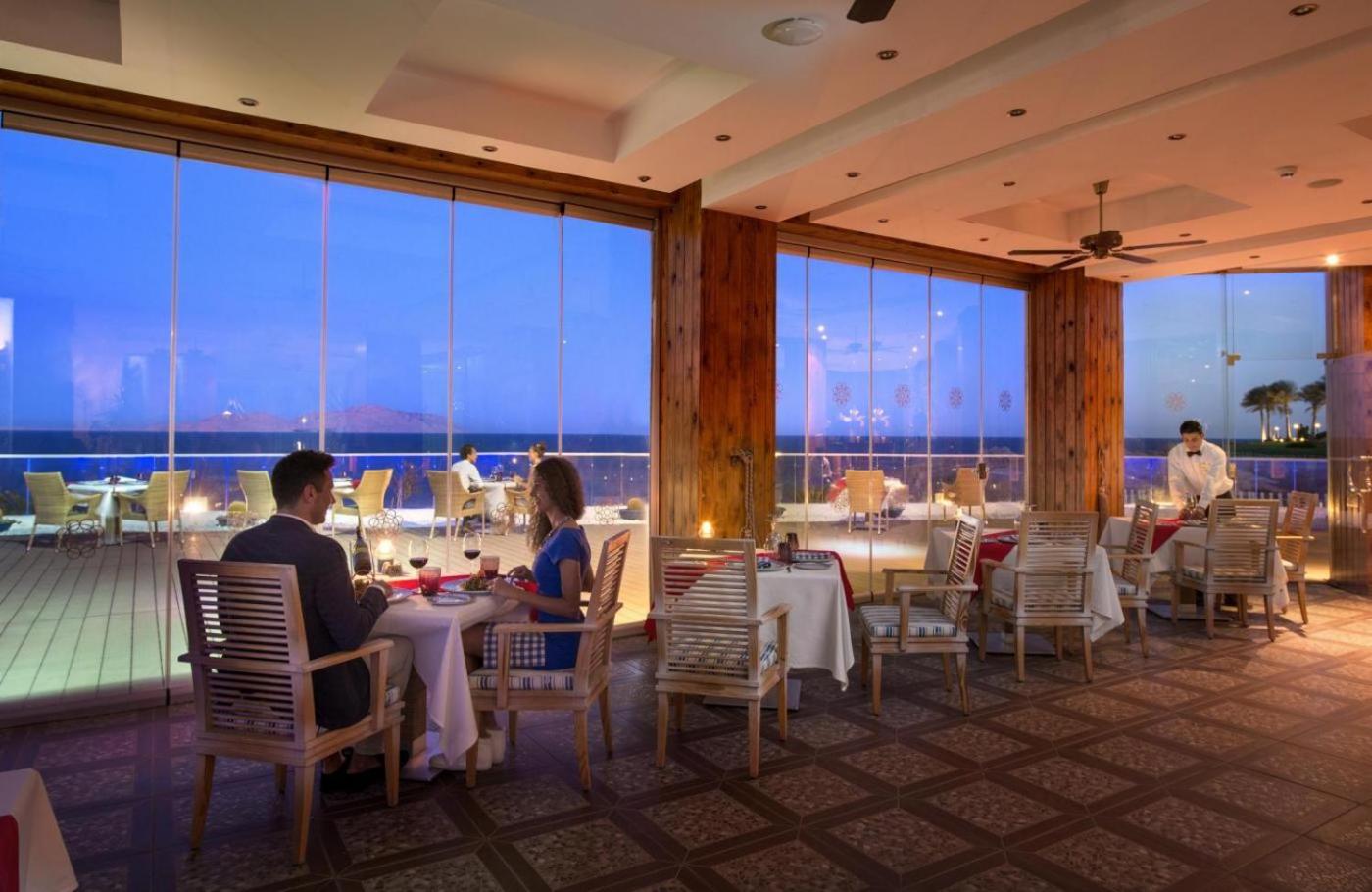 SUNRISE Arabian Beach Resort - Grand Select