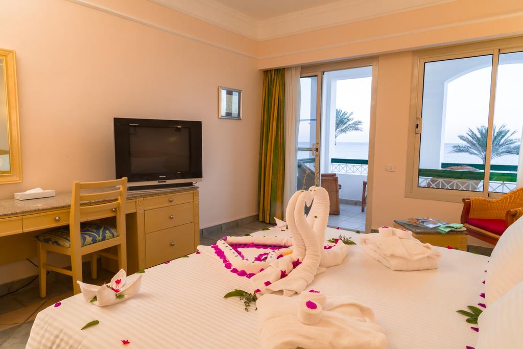 Coral Beach Resort Tiran