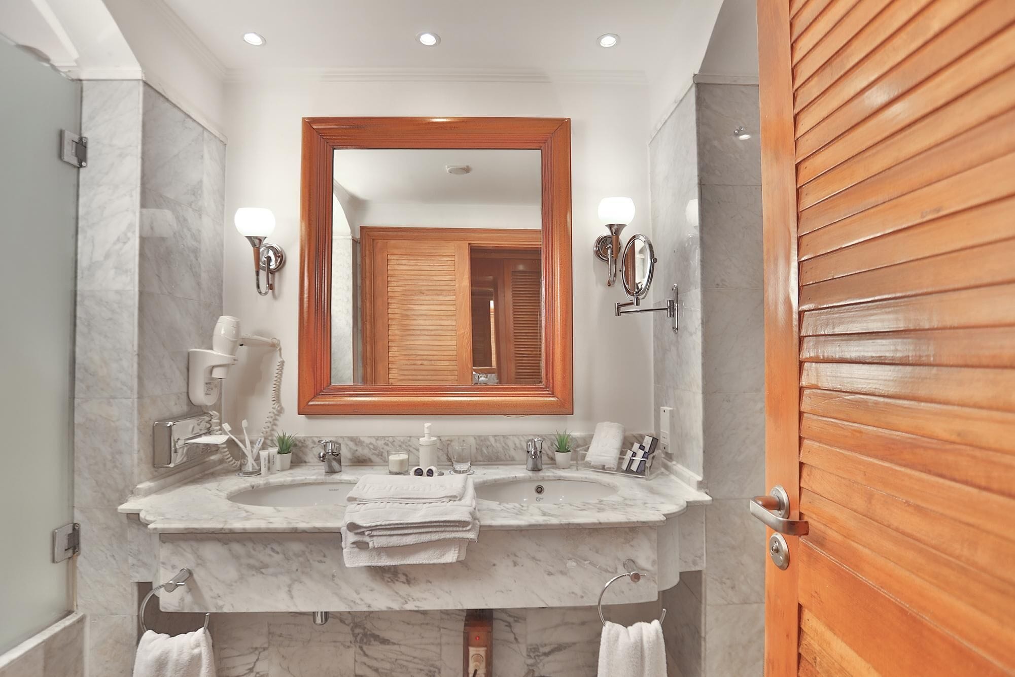 Royal Savoy Hotel & Villas