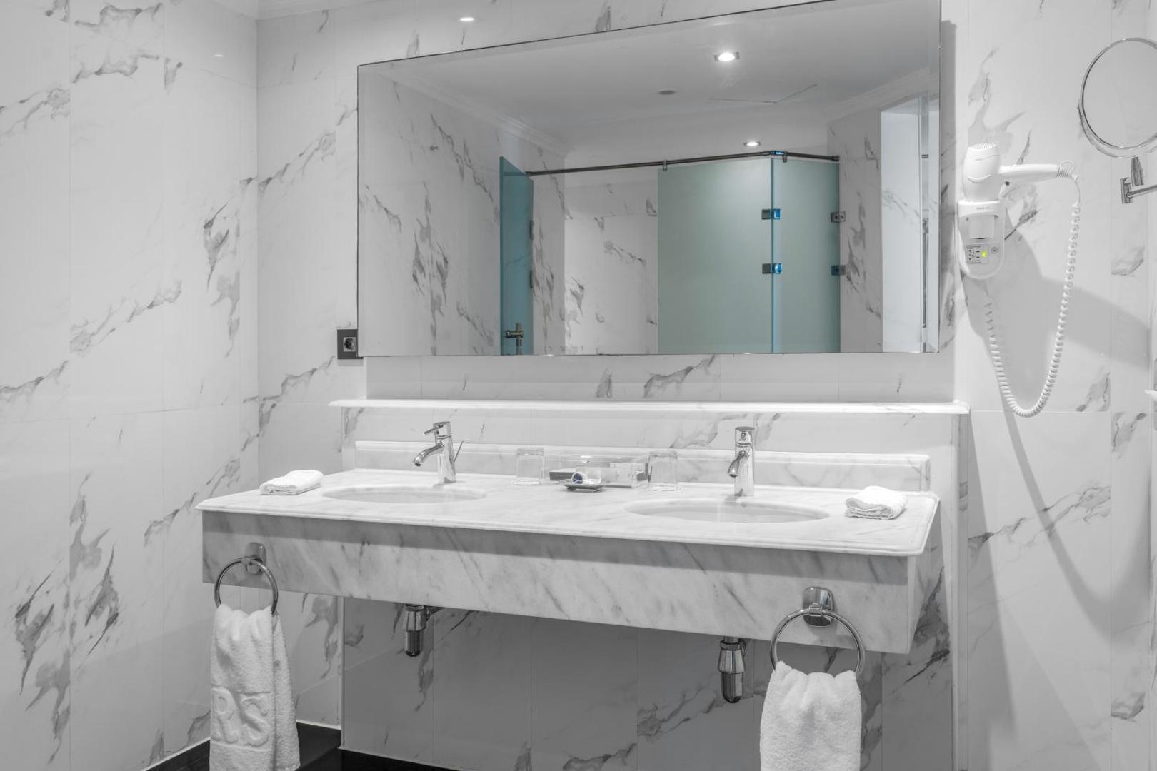 Royal Savoy Hotel & Villas