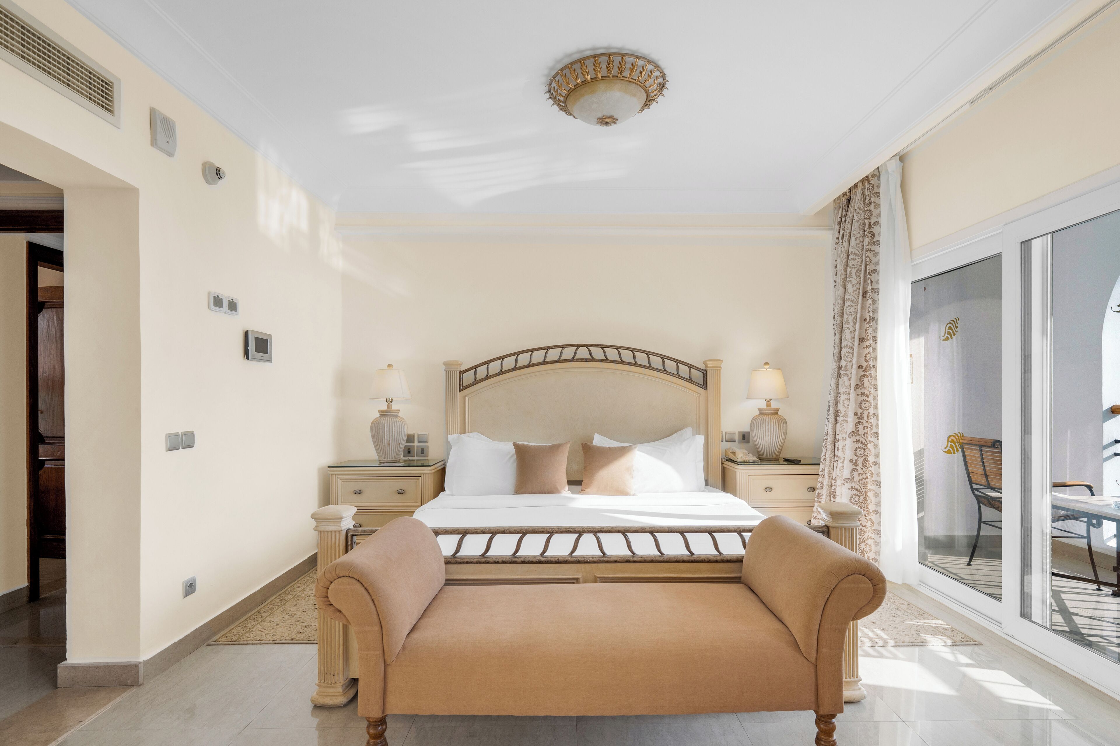 Royal Savoy Hotel & Villas