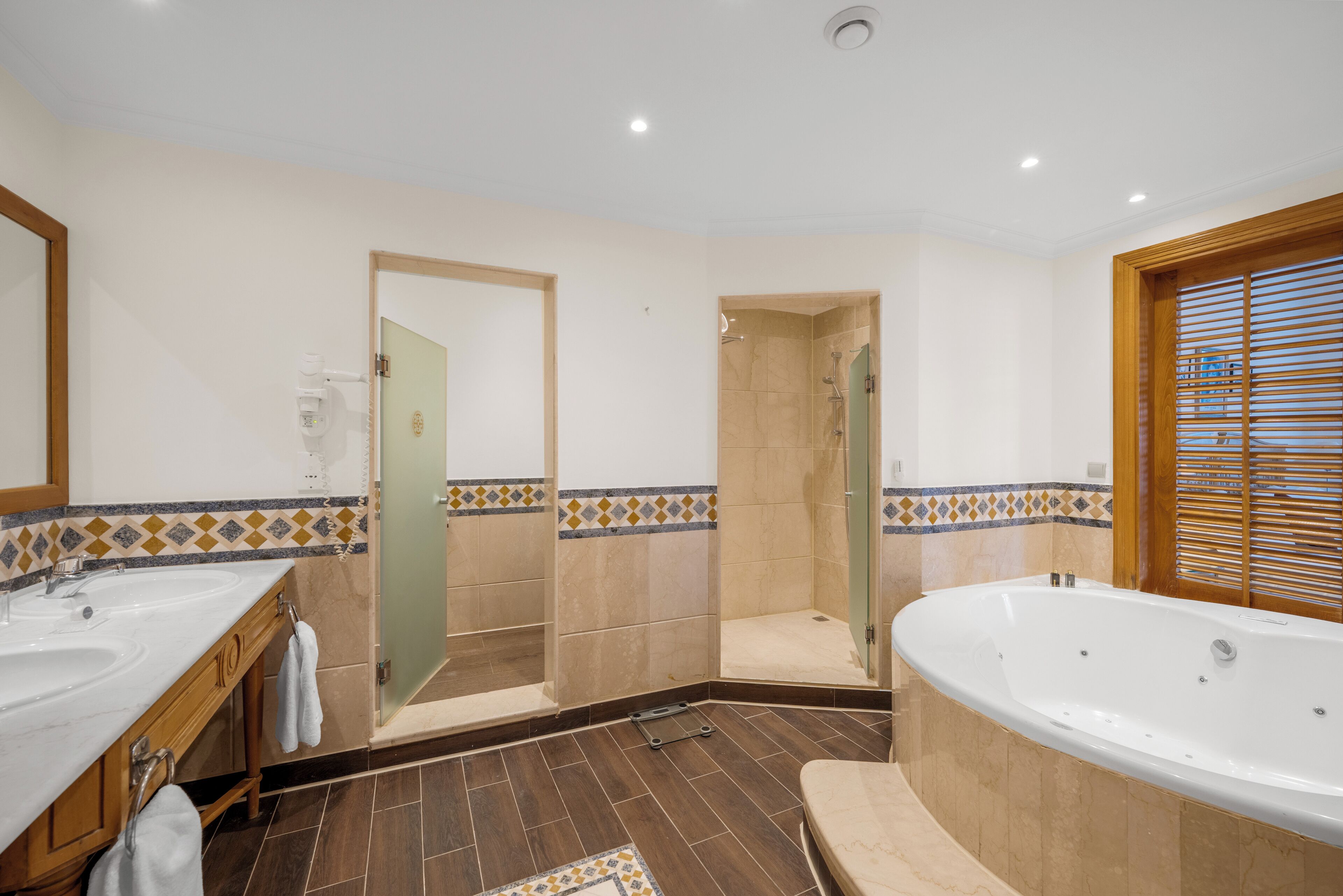 Royal Savoy Hotel & Villas