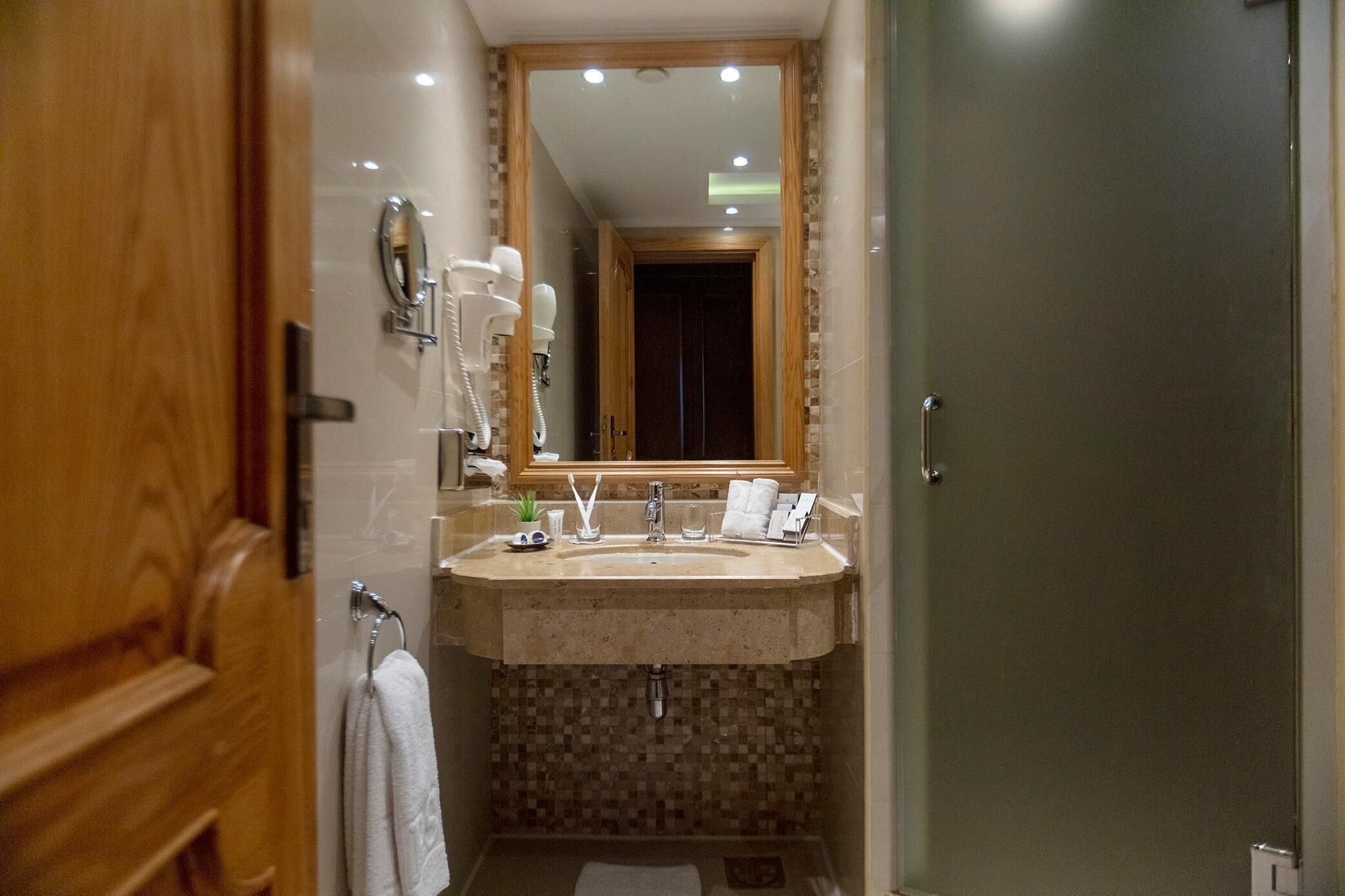 Royal Savoy Hotel & Villas