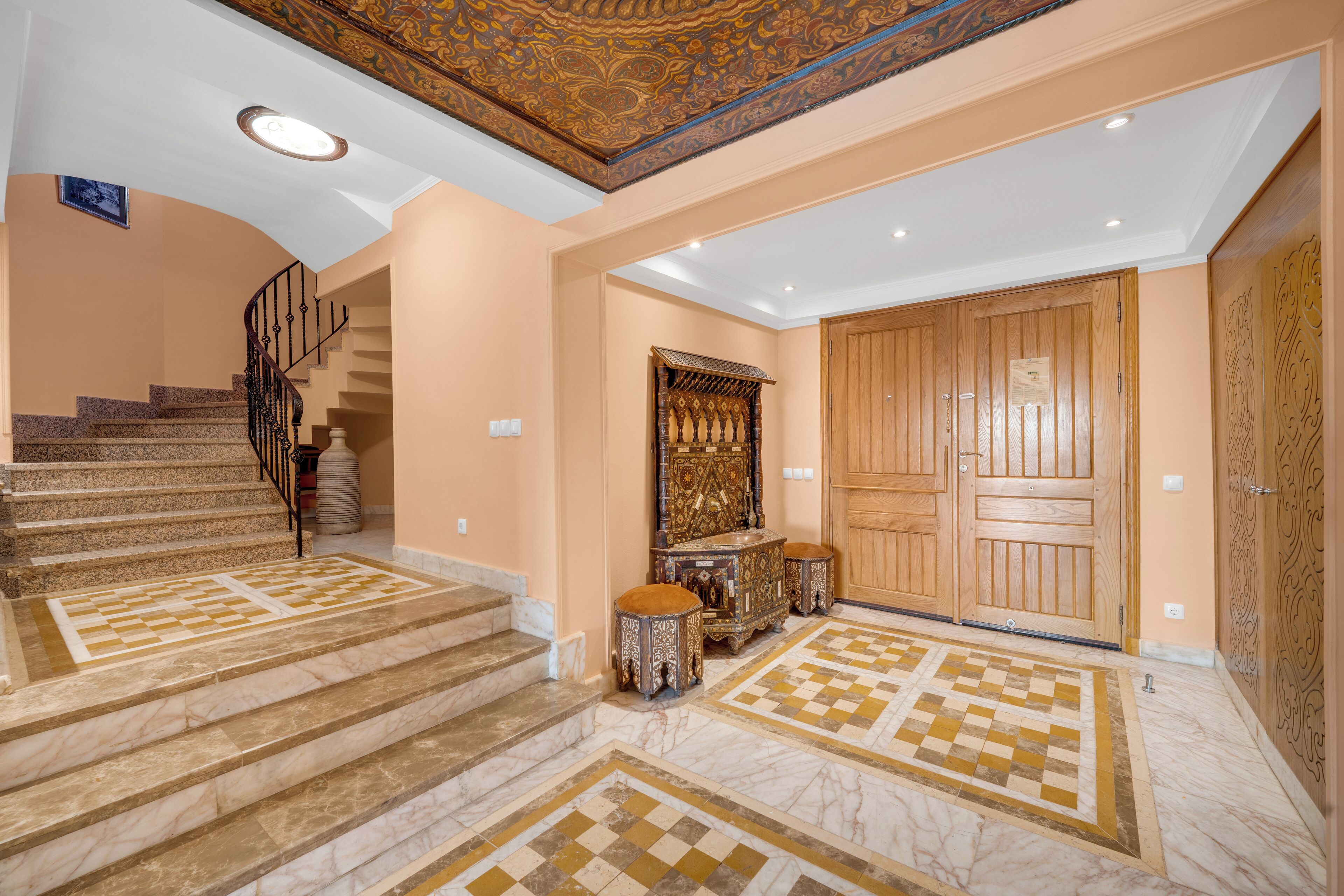 Royal Savoy Hotel & Villas