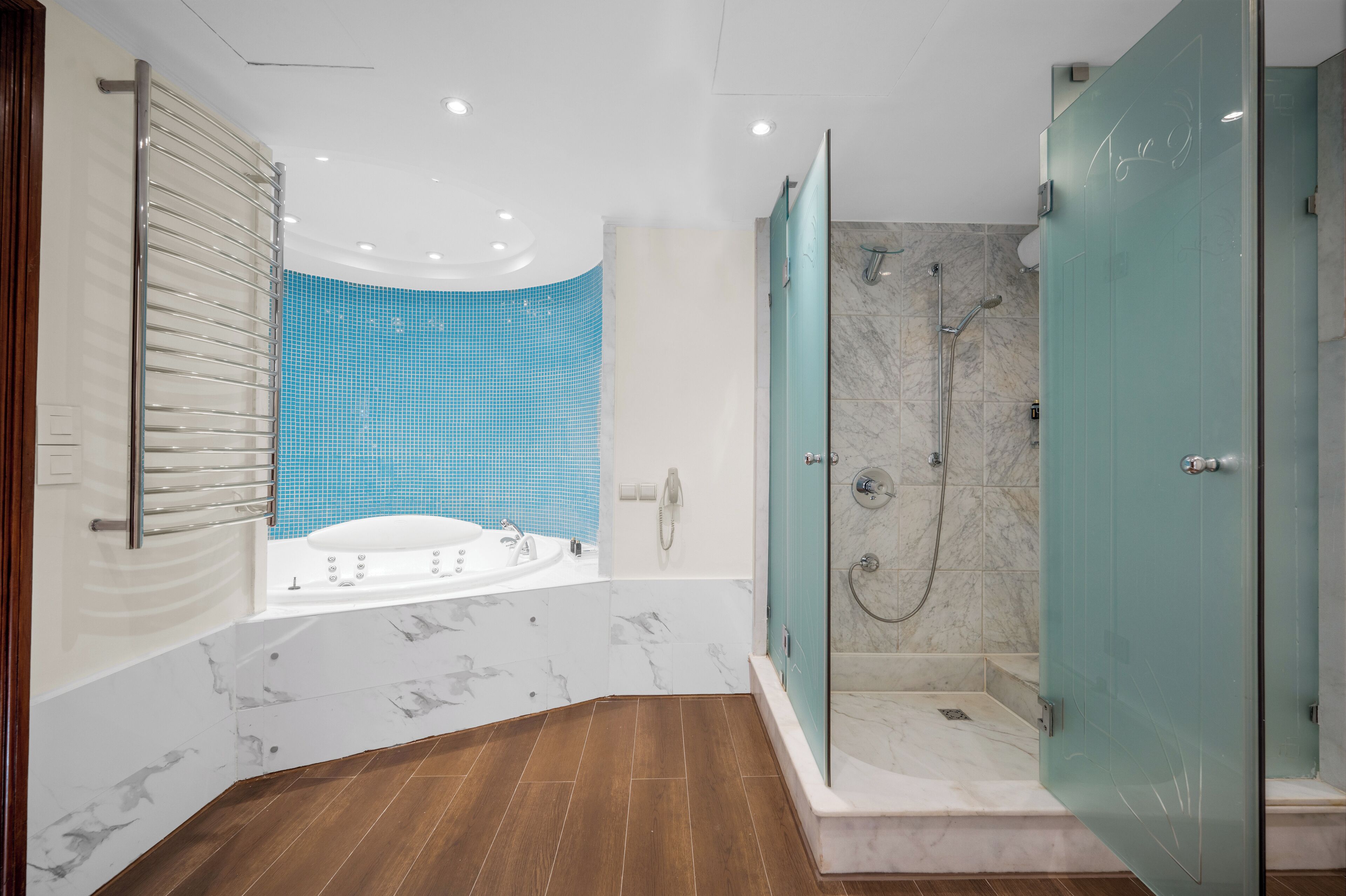 Royal Savoy Hotel & Villas