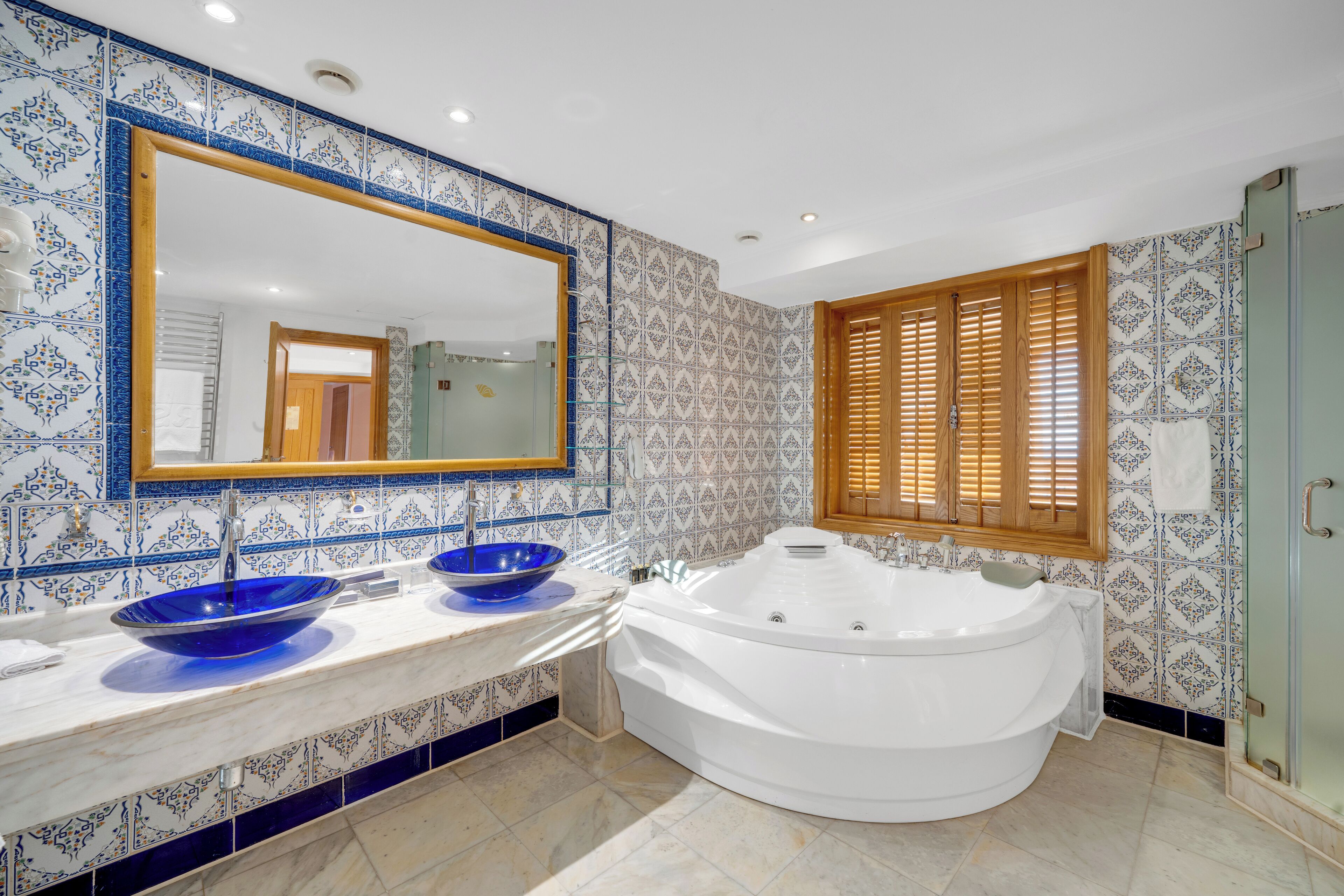 Royal Savoy Hotel & Villas