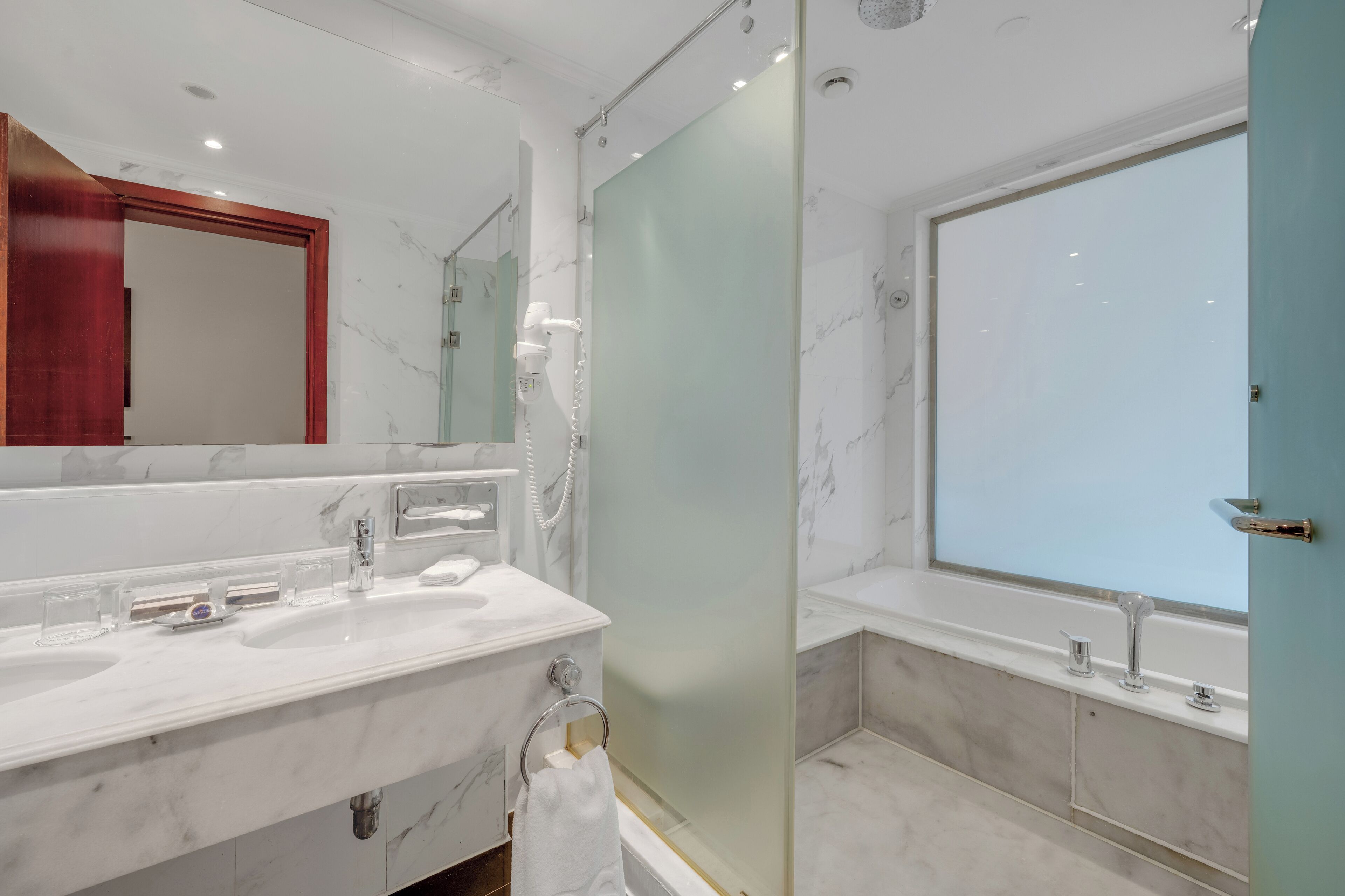 Royal Savoy Hotel & Villas