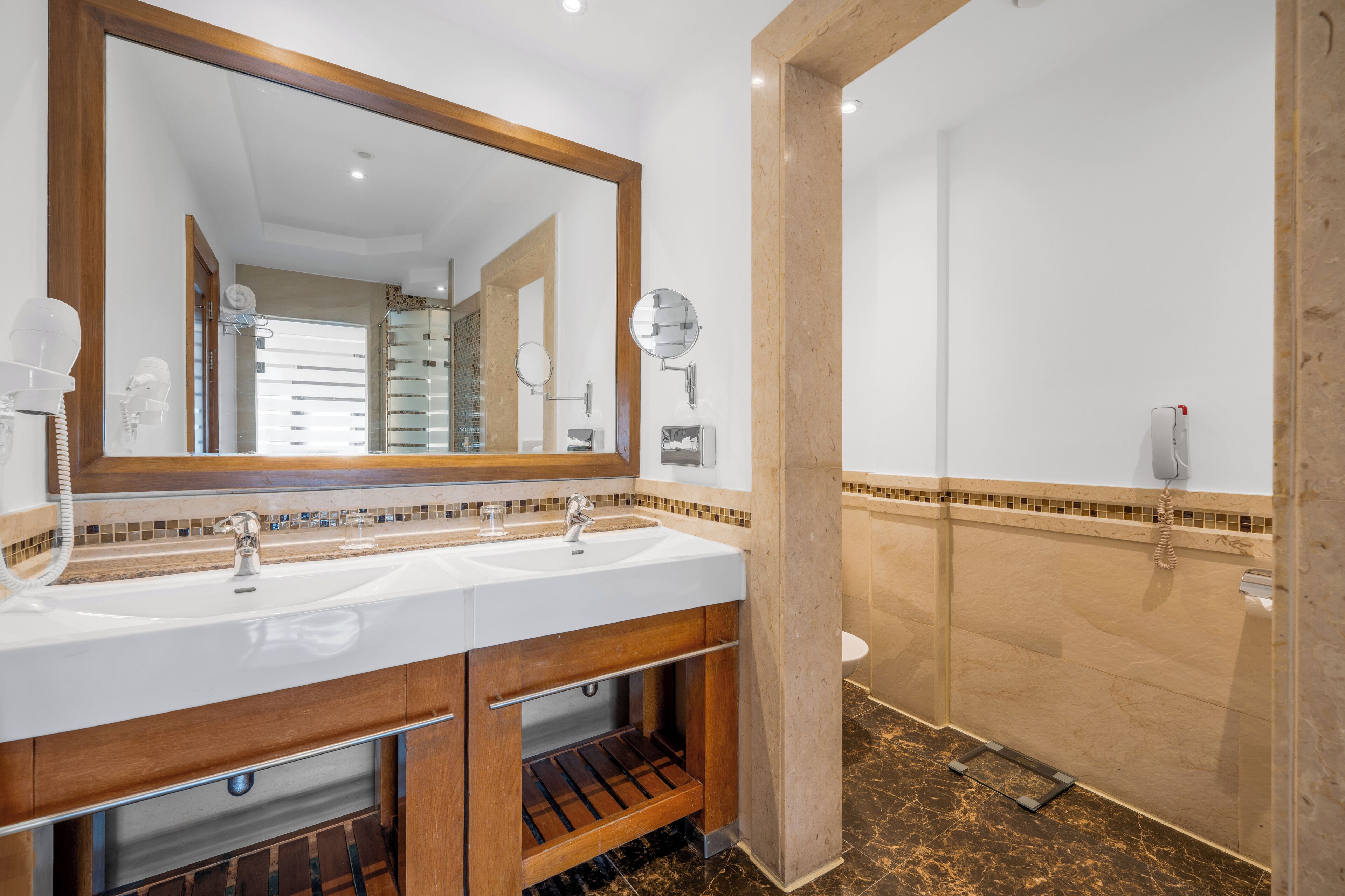 Royal Savoy Hotel & Villas