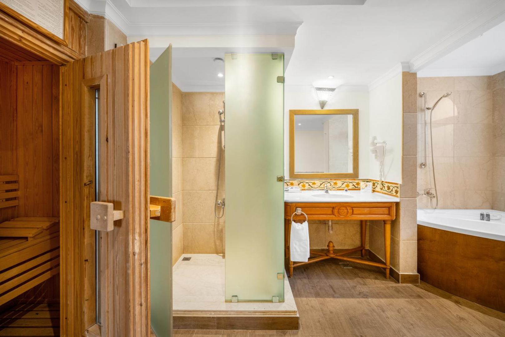 Royal Savoy Hotel & Villas