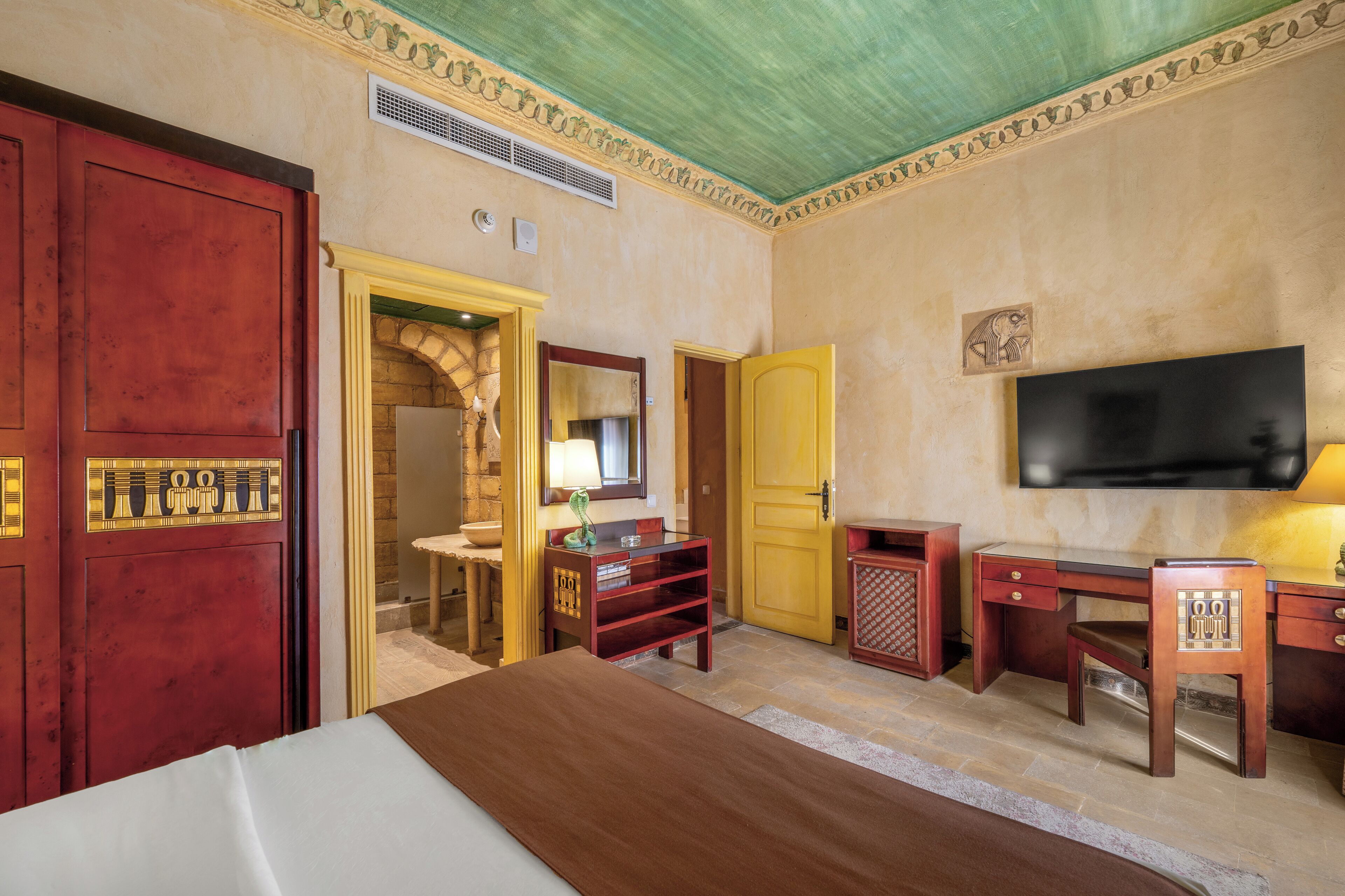 Royal Savoy Hotel & Villas