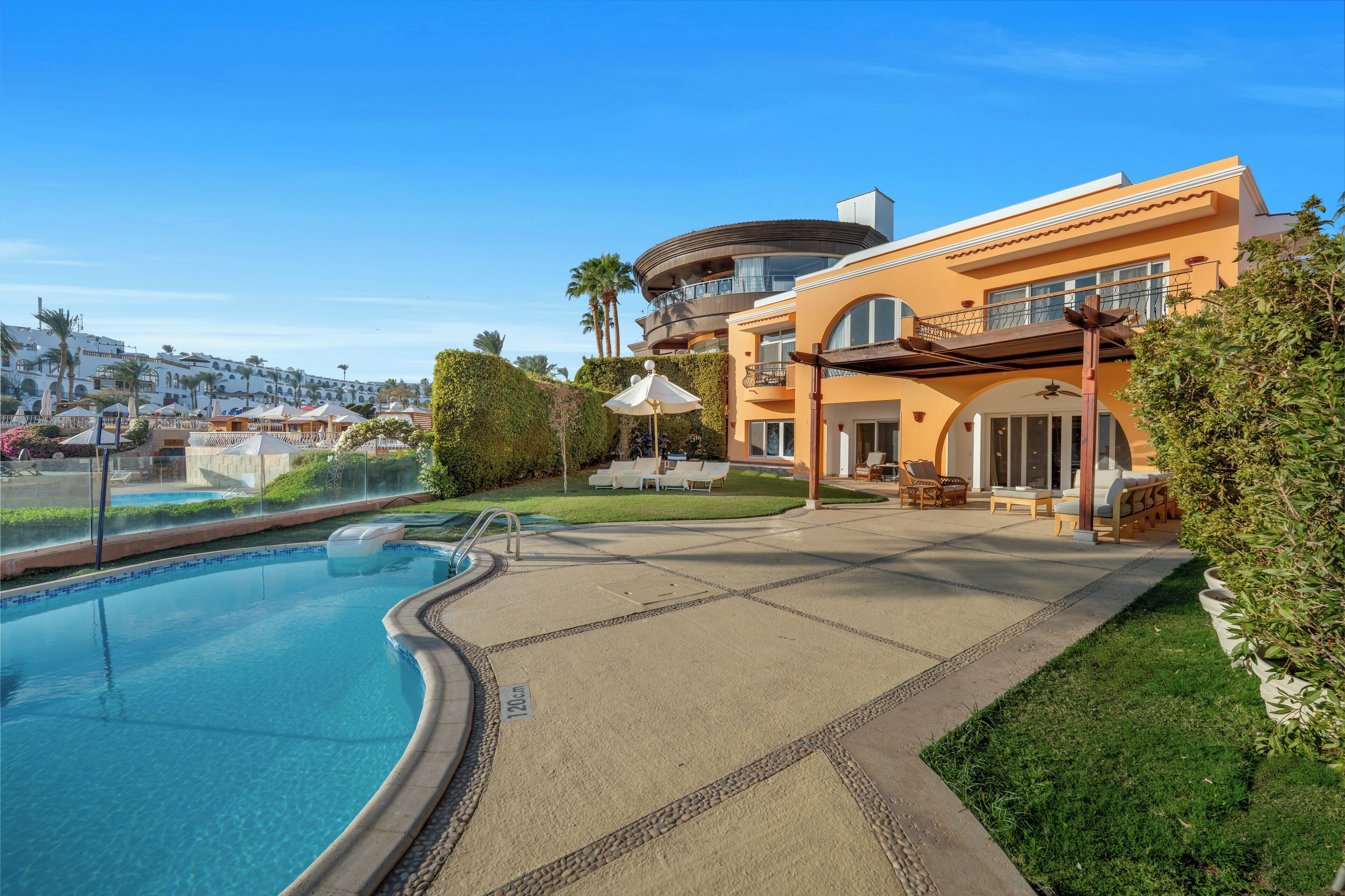 Royal Savoy Hotel & Villas