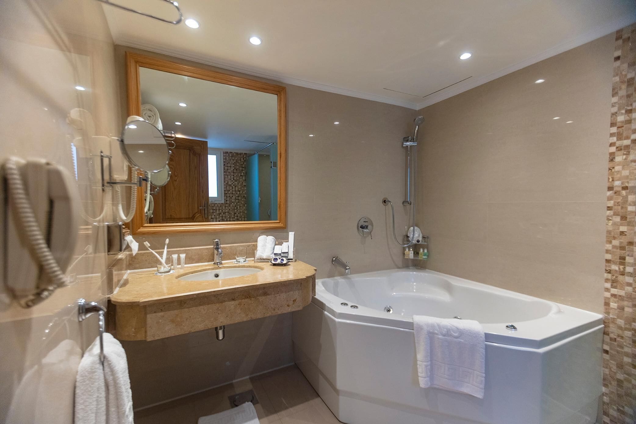 Royal Savoy Hotel & Villas