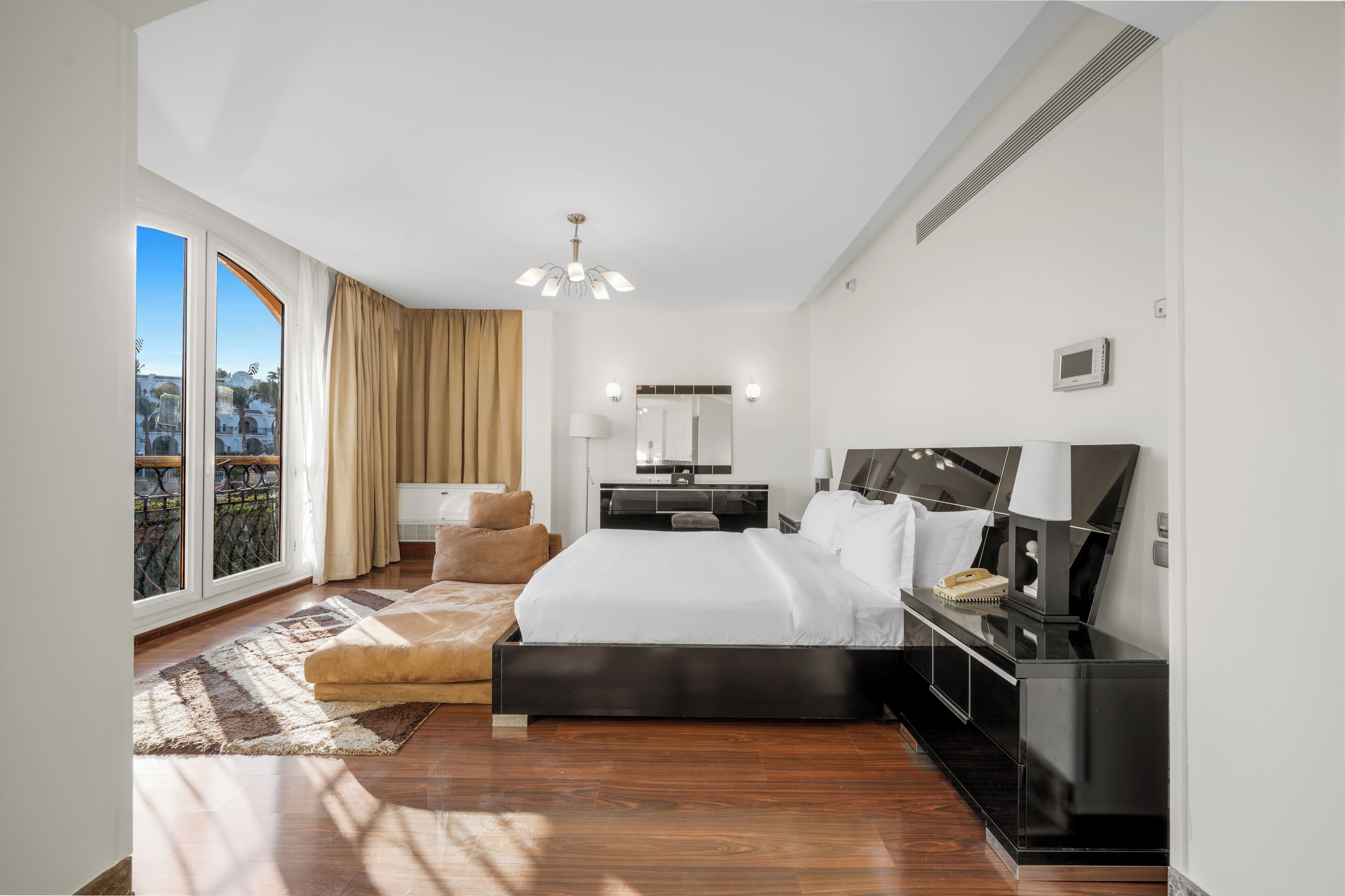 Royal Savoy Hotel & Villas