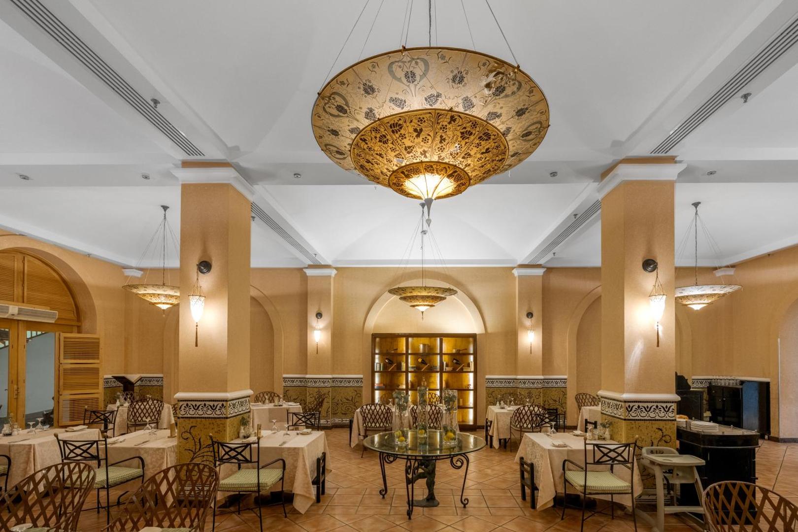 Royal Savoy Hotel & Villas