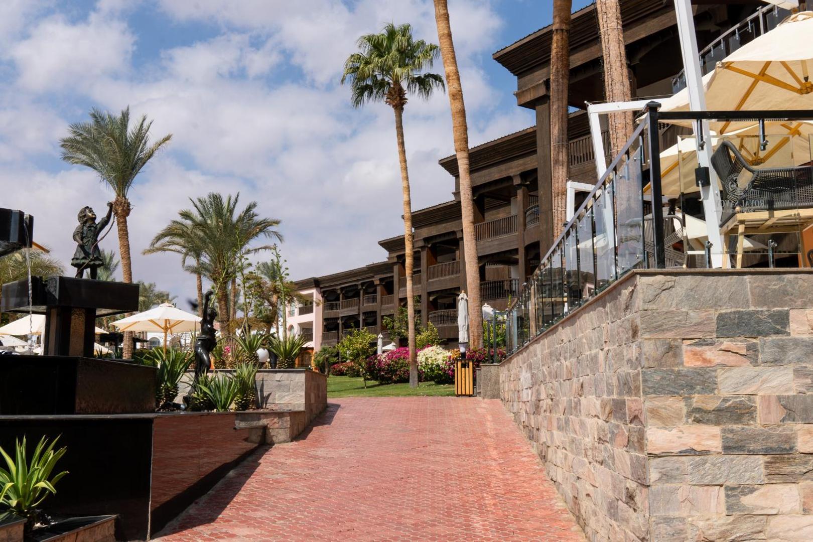 Royal Savoy Hotel & Villas