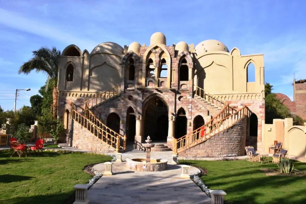 Embrace Hotel Luxor