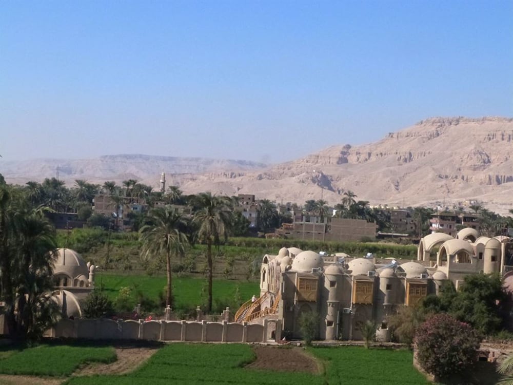 Embrace Hotel Luxor