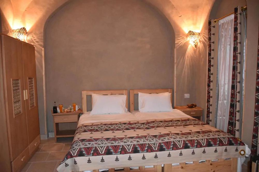 Embrace Hotel Luxor