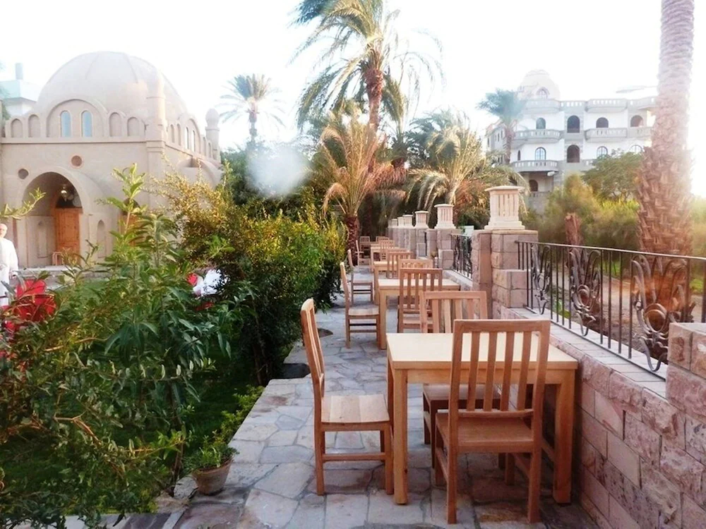 Embrace Hotel Luxor