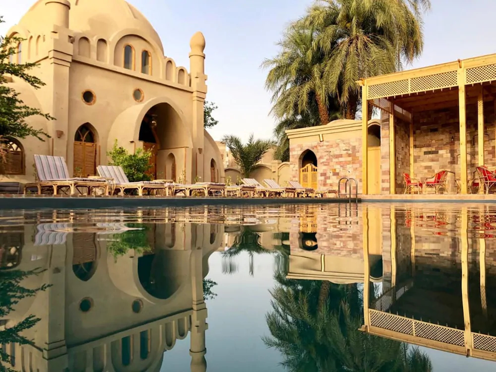 Embrace Hotel Luxor