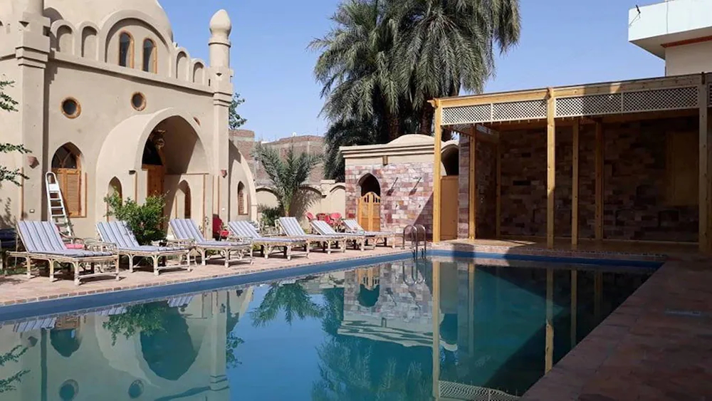 Embrace Hotel Luxor