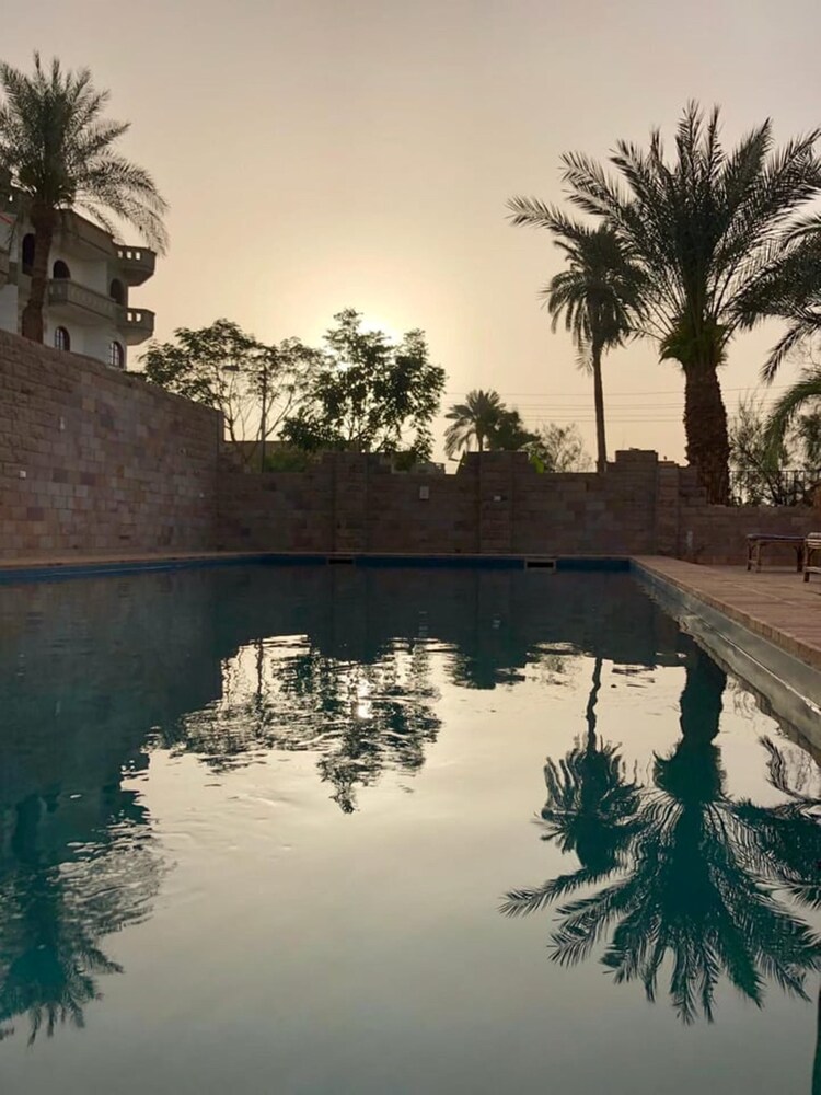 Embrace Hotel Luxor