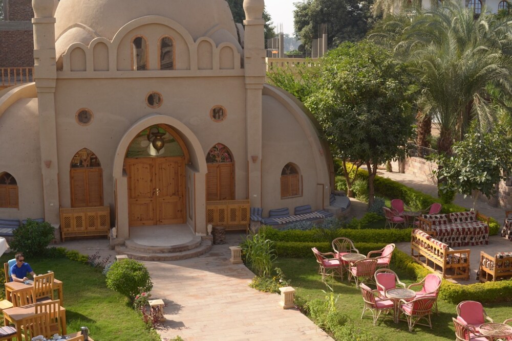 Embrace Hotel Luxor