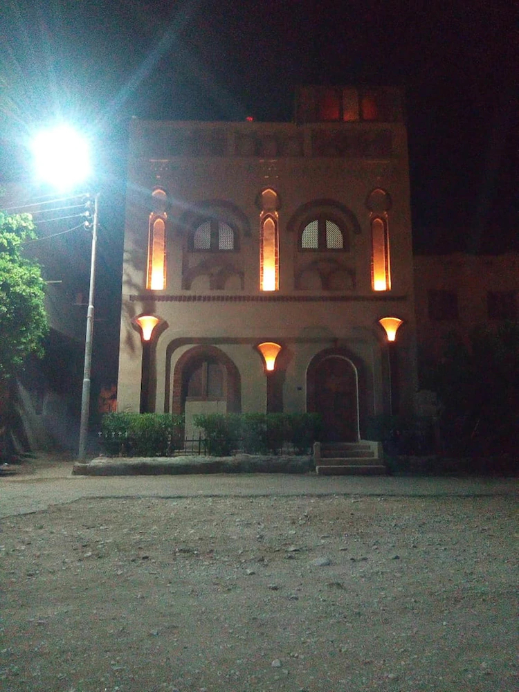 Shahhat House