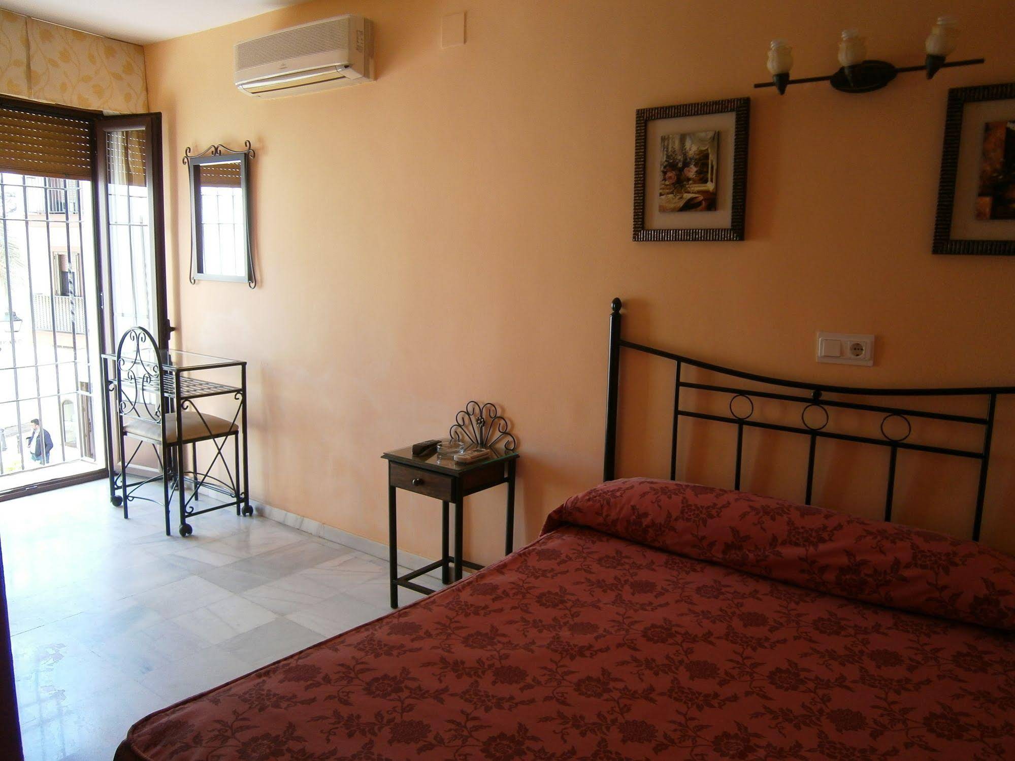 Hostal Almanzor