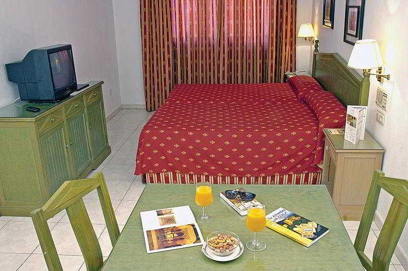 Hotel M.A. Luna Arabial