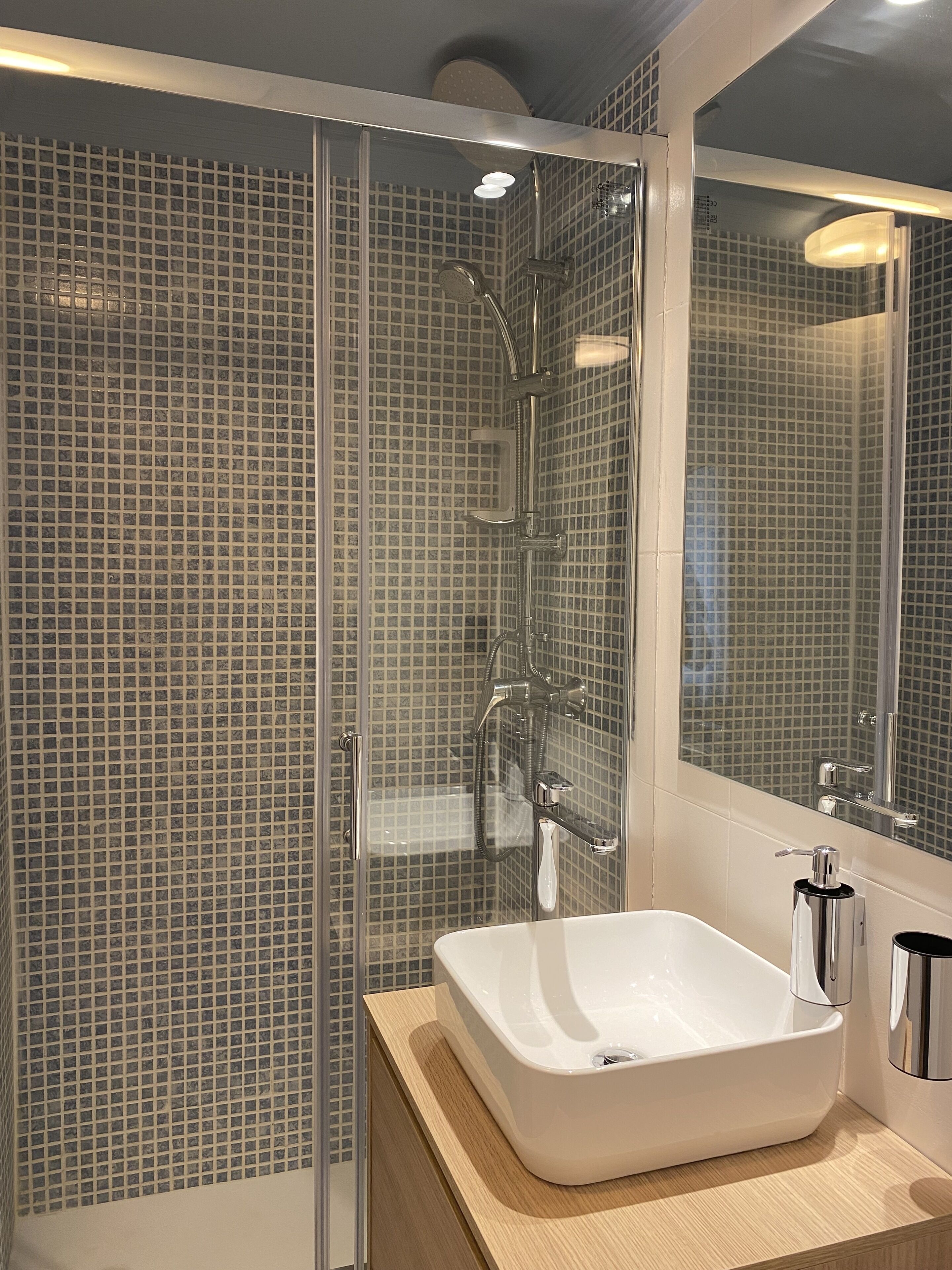 Olala Granada Suites