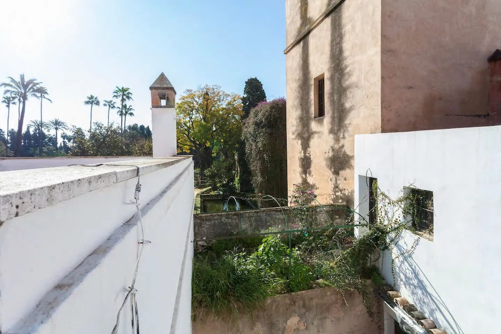 Alcazar Santa Cruz Pool Villa