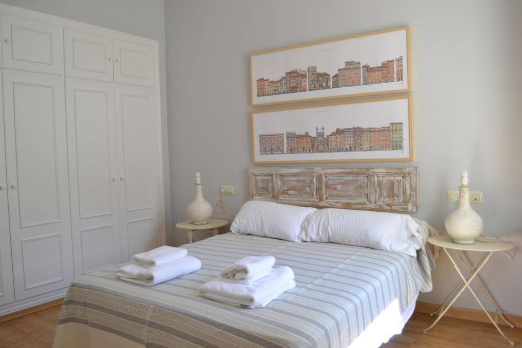 Casas Y Patios De Sevilla