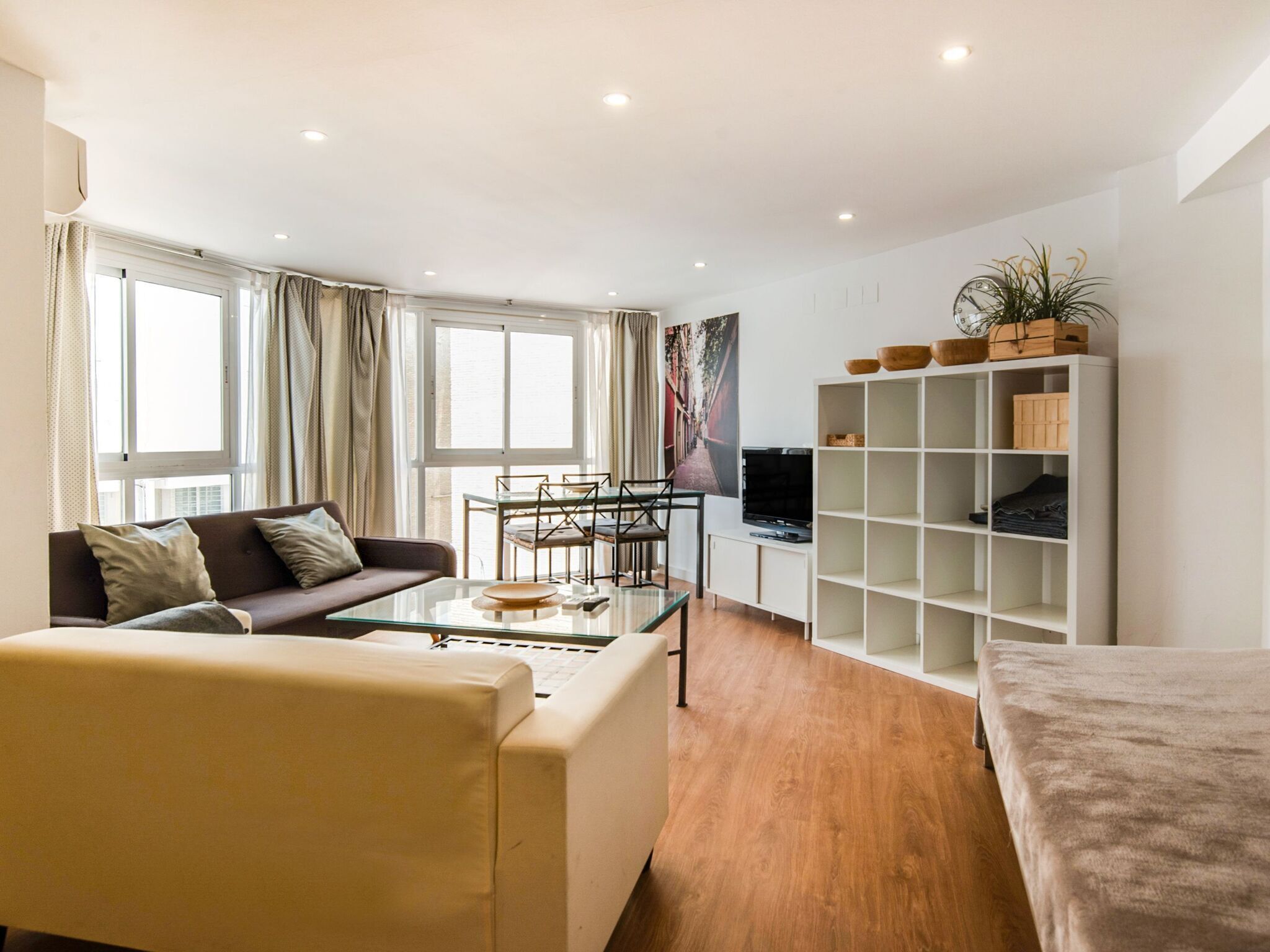 Radiant Holiday Home