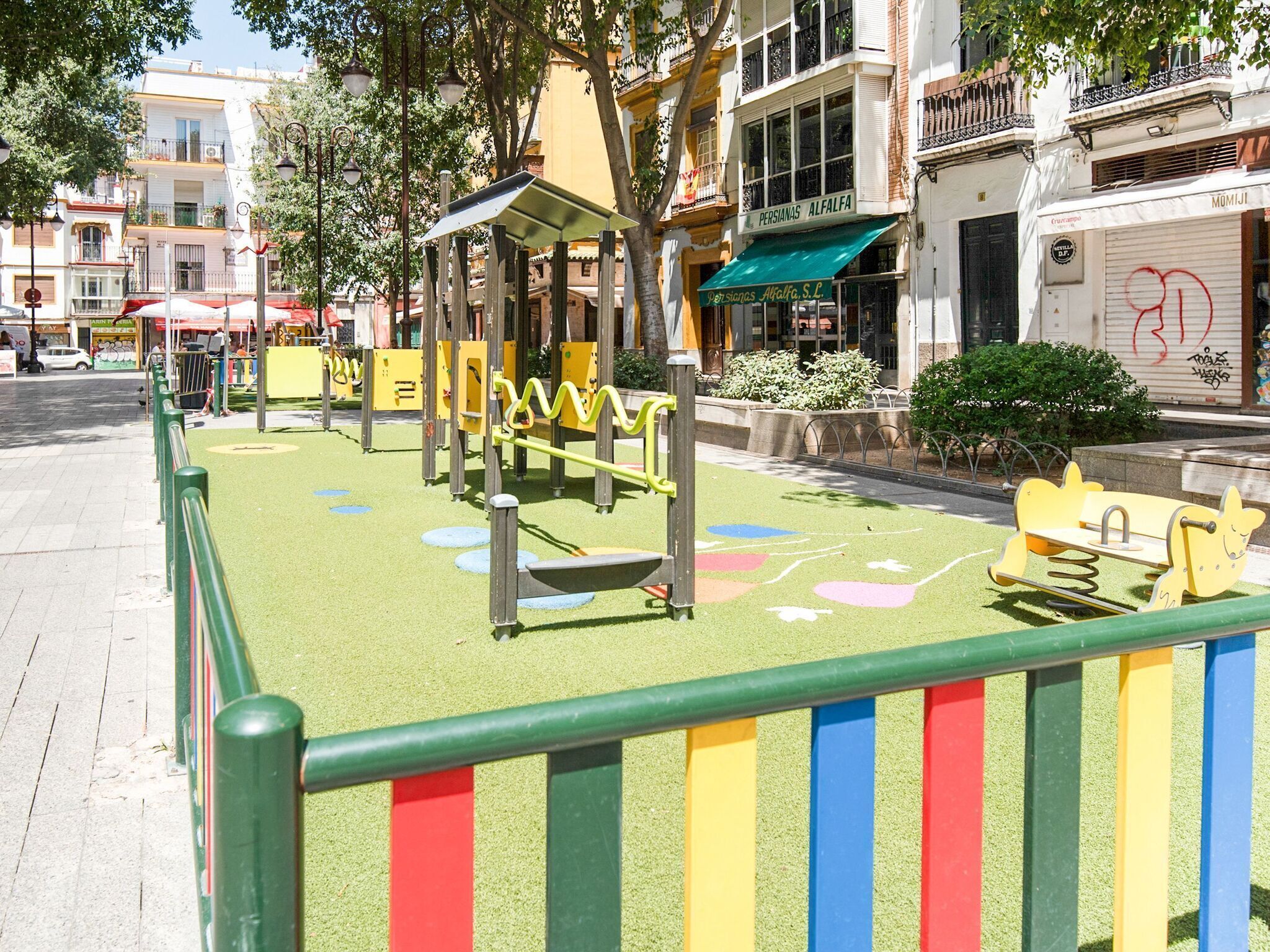 Radiant Holiday Home