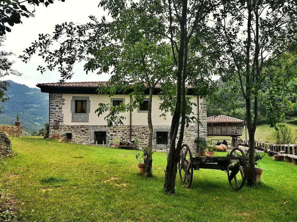 Casona De El Castaniu