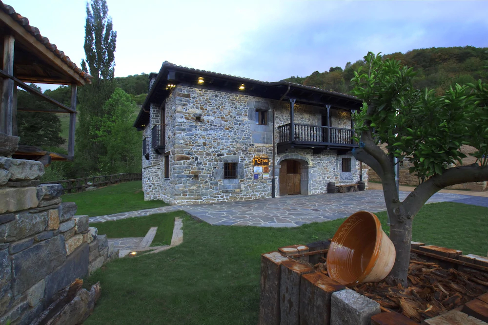 Casona De El Castaniu