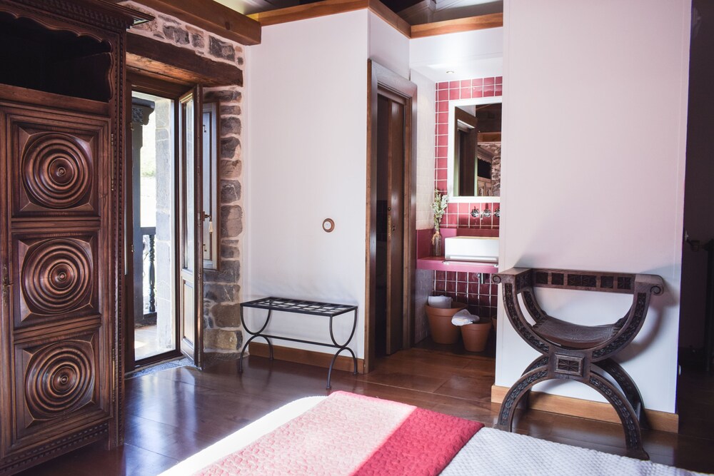 Casona De El Castaniu