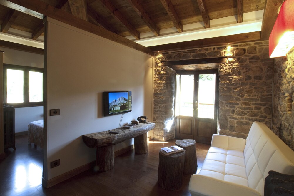 Casona De El Castaniu