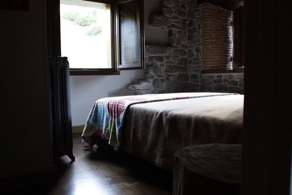Casona De El Castaniu